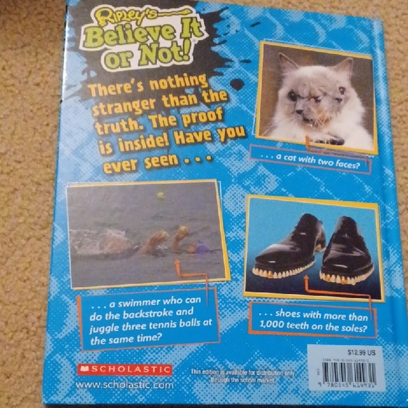 Scholastic Ripley's Believe It or Not! 2014 - Blue Cover - Picture 3 of 3